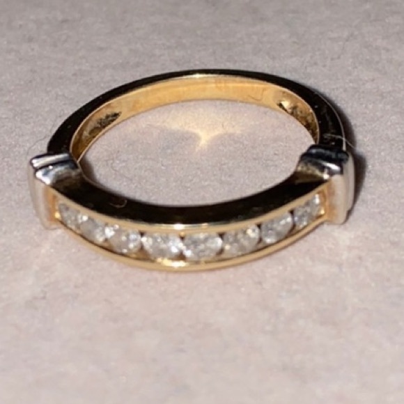 14K gold w/ diamond ring - Picture 1 of 9